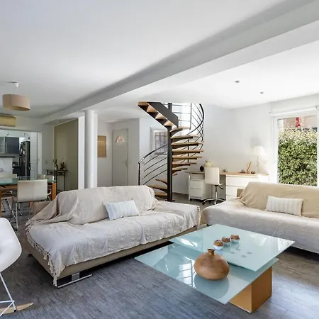 펜션 Bright Pearl With Garden Near The Sea *