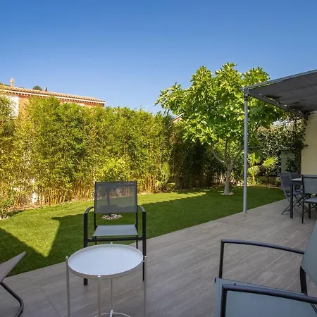 펜션 Bright Pearl With Garden Near The Sea